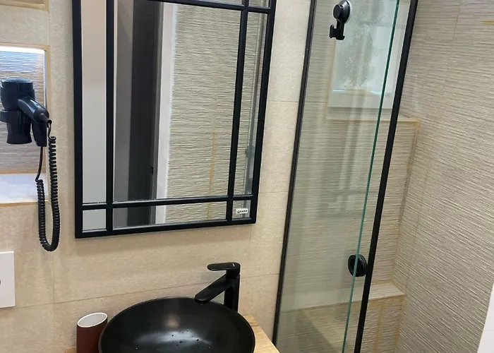 Апартаменти Cozy And Modern Ultracentral *